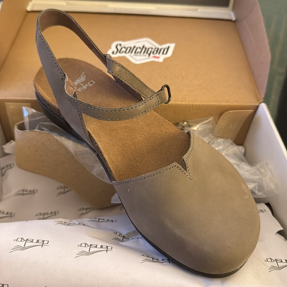 NWT Dansko Rowan Sandal